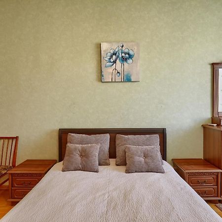 Apartment Near Lva Tolstoho Square Kijev Kültér fotó