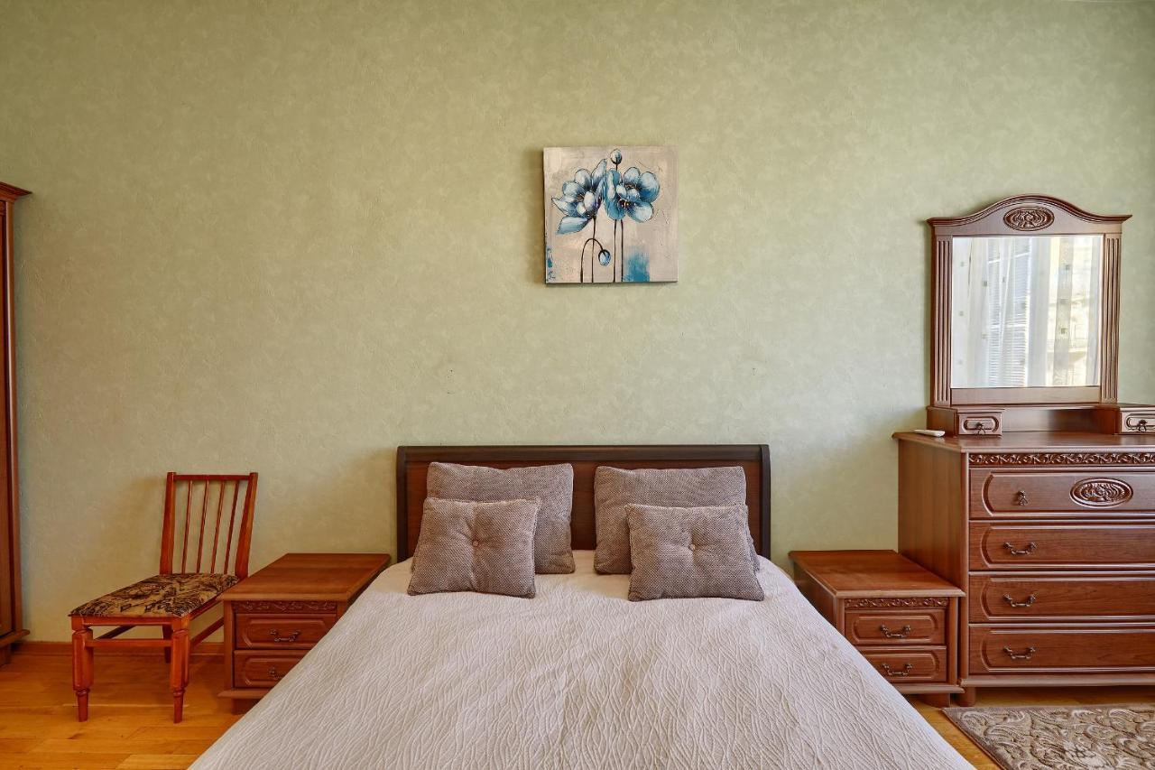 Apartment Near Lva Tolstoho Square Kijev Kültér fotó
