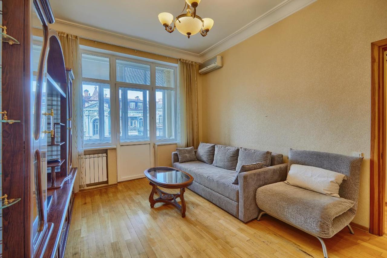Apartment Near Lva Tolstoho Square Kijev Kültér fotó
