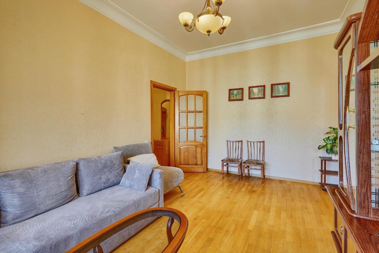Apartment Near Lva Tolstoho Square Kijev Kültér fotó